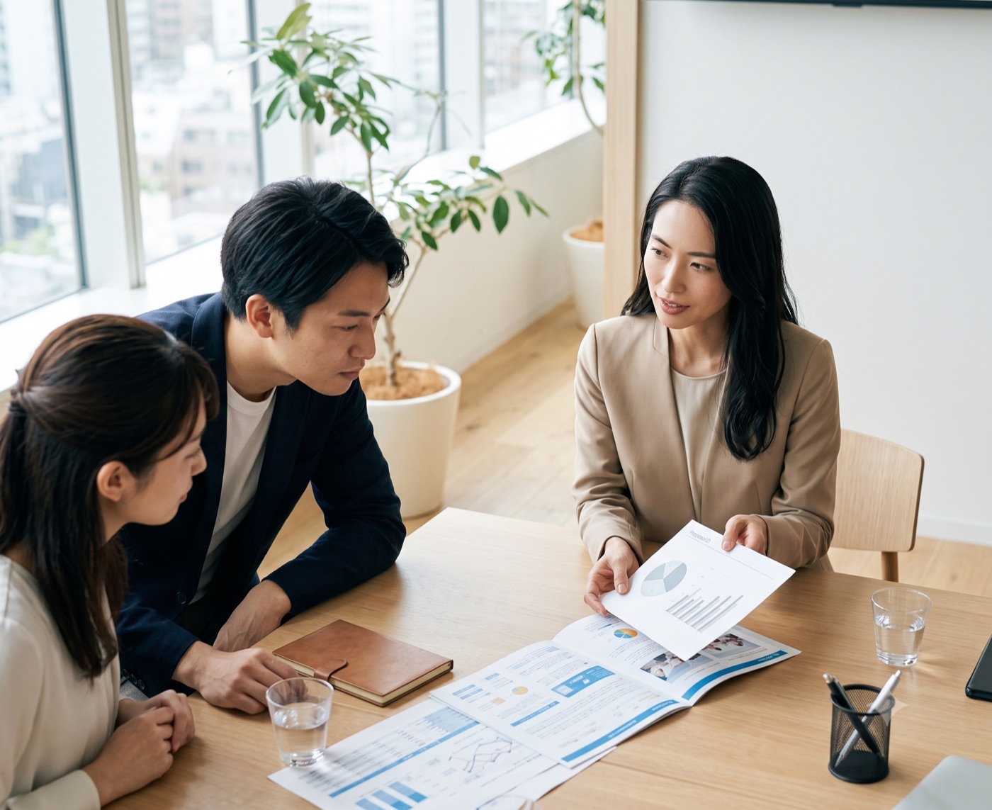 資料を用いた提案・伴走のシーン